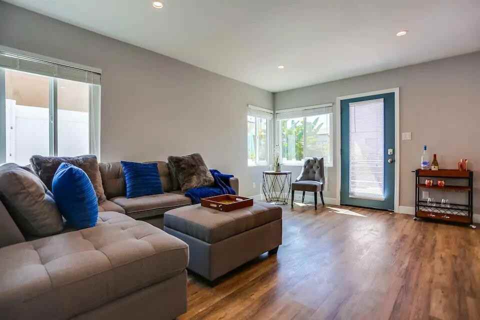 812 Island Ct - Photo 2 of 11