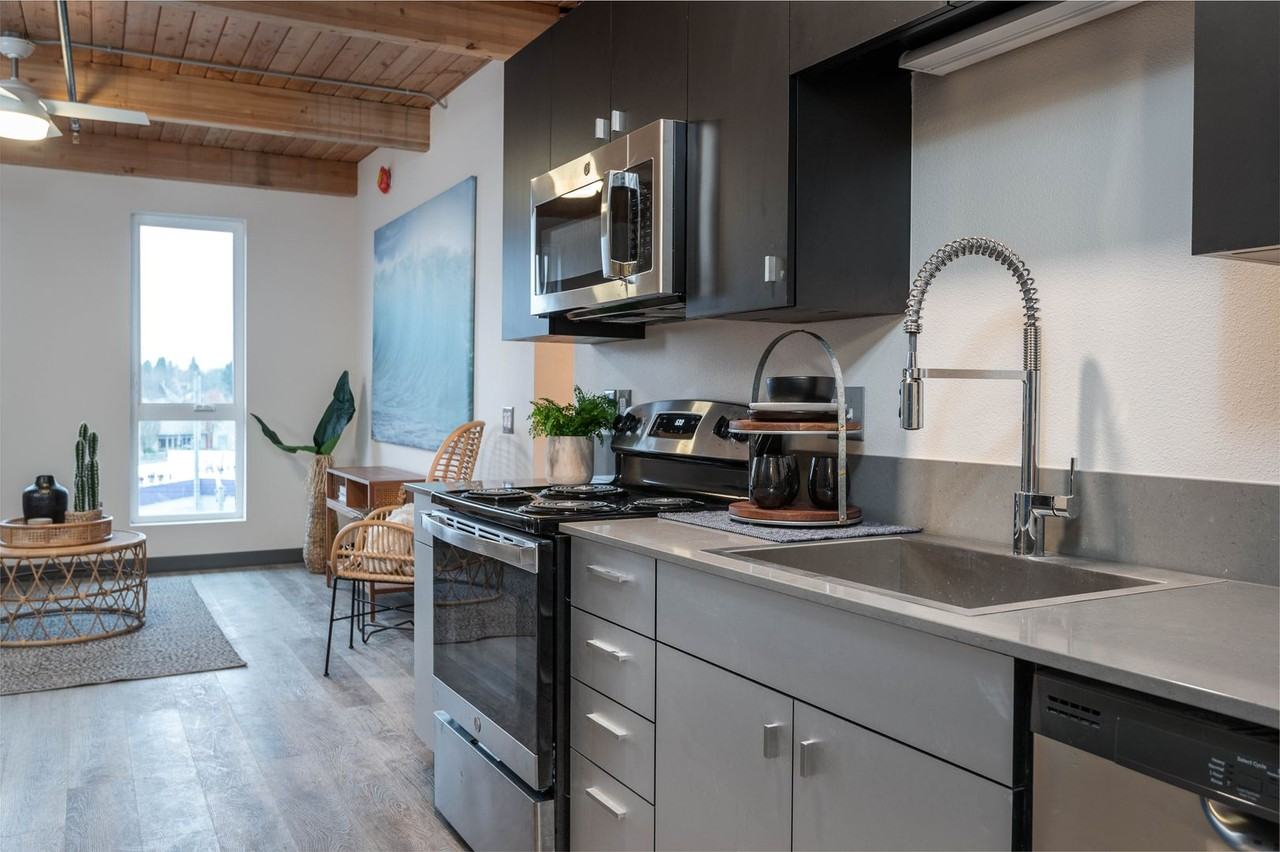 Dean River Apartments - Photo 4 of 15