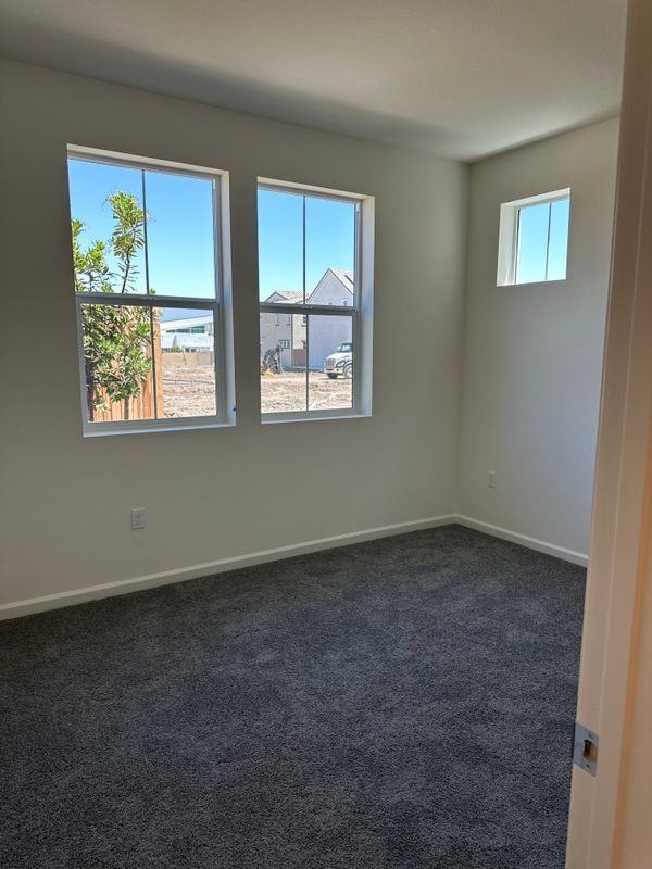 4047 Summer Way - Photo 3 of 9