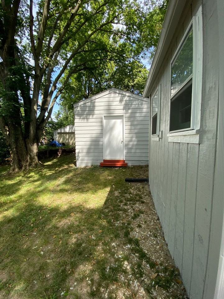 1274 E 36th Ct - Photo 3 of 10