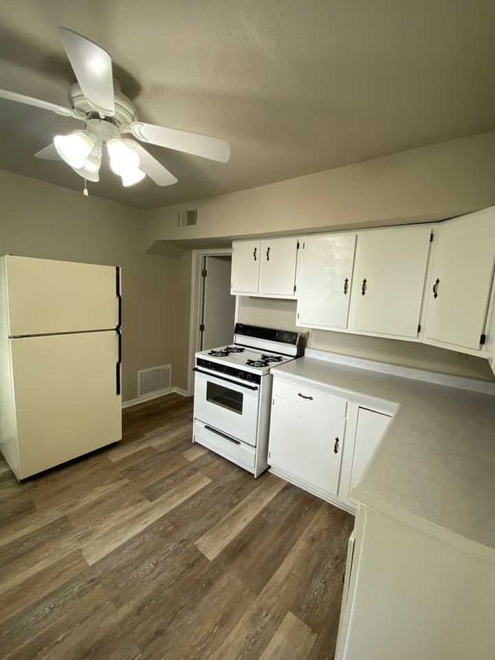 1274 E 36th Ct - Photo 7 of 10