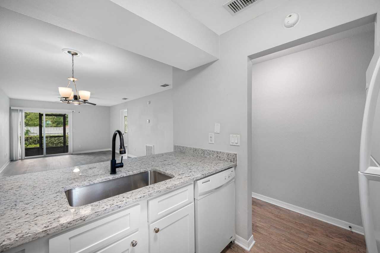 Talia Condo - Photo 7 of 37