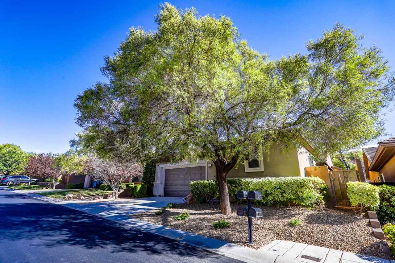 27 Glade Water Dr - Photo 3 of 40