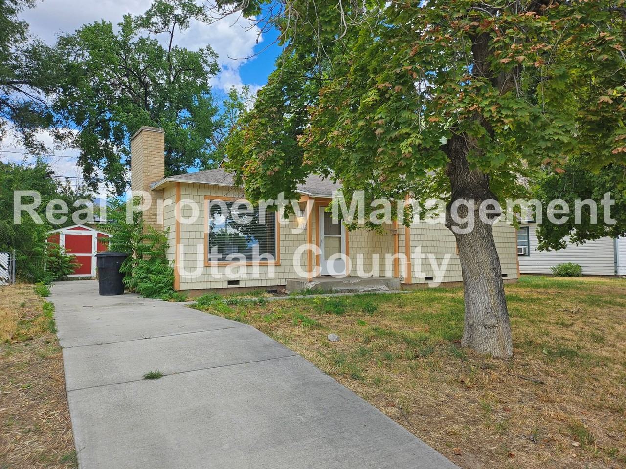 1065 E 620 N - Photo 2 of 14