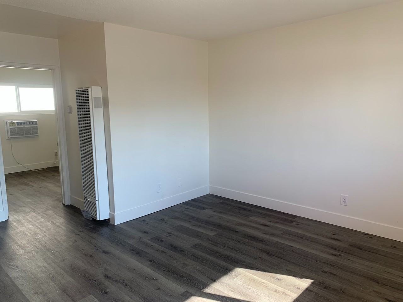 Crenshaw 17 - Photo 3 of 17