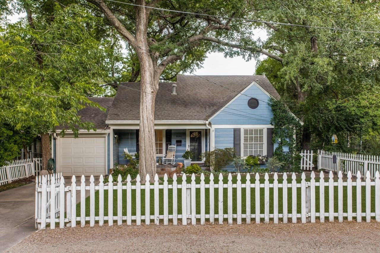 8646 Groveland Dr - Photo 2 of 25