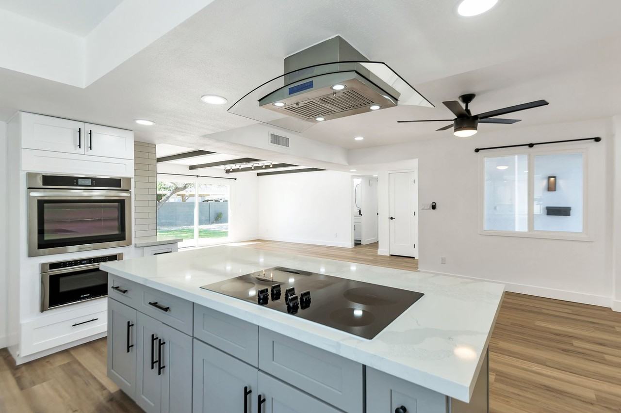 8531 E Rovey Ave - Photo 4 of 30