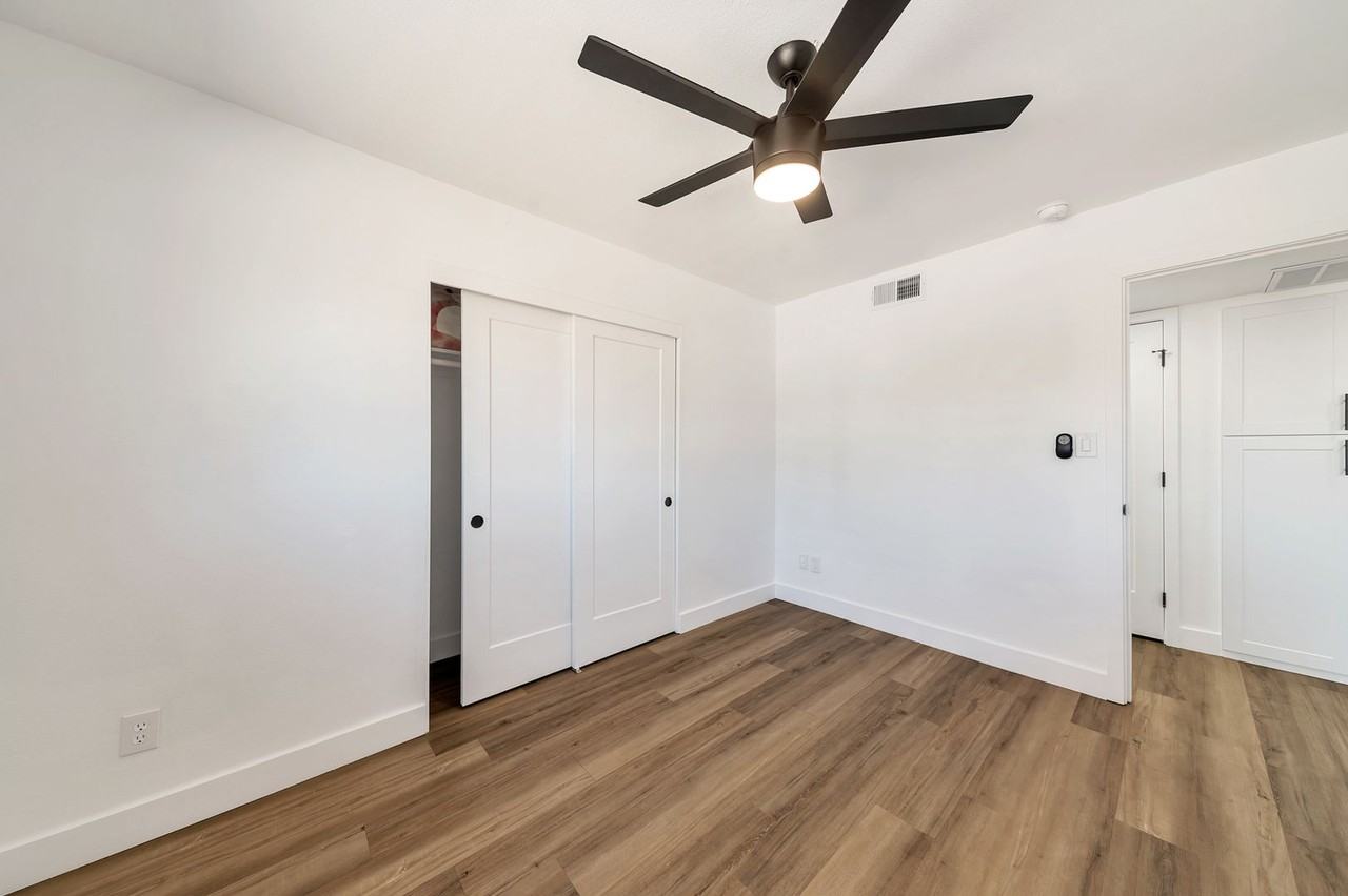 8531 E Rovey Ave - Photo 6 of 30