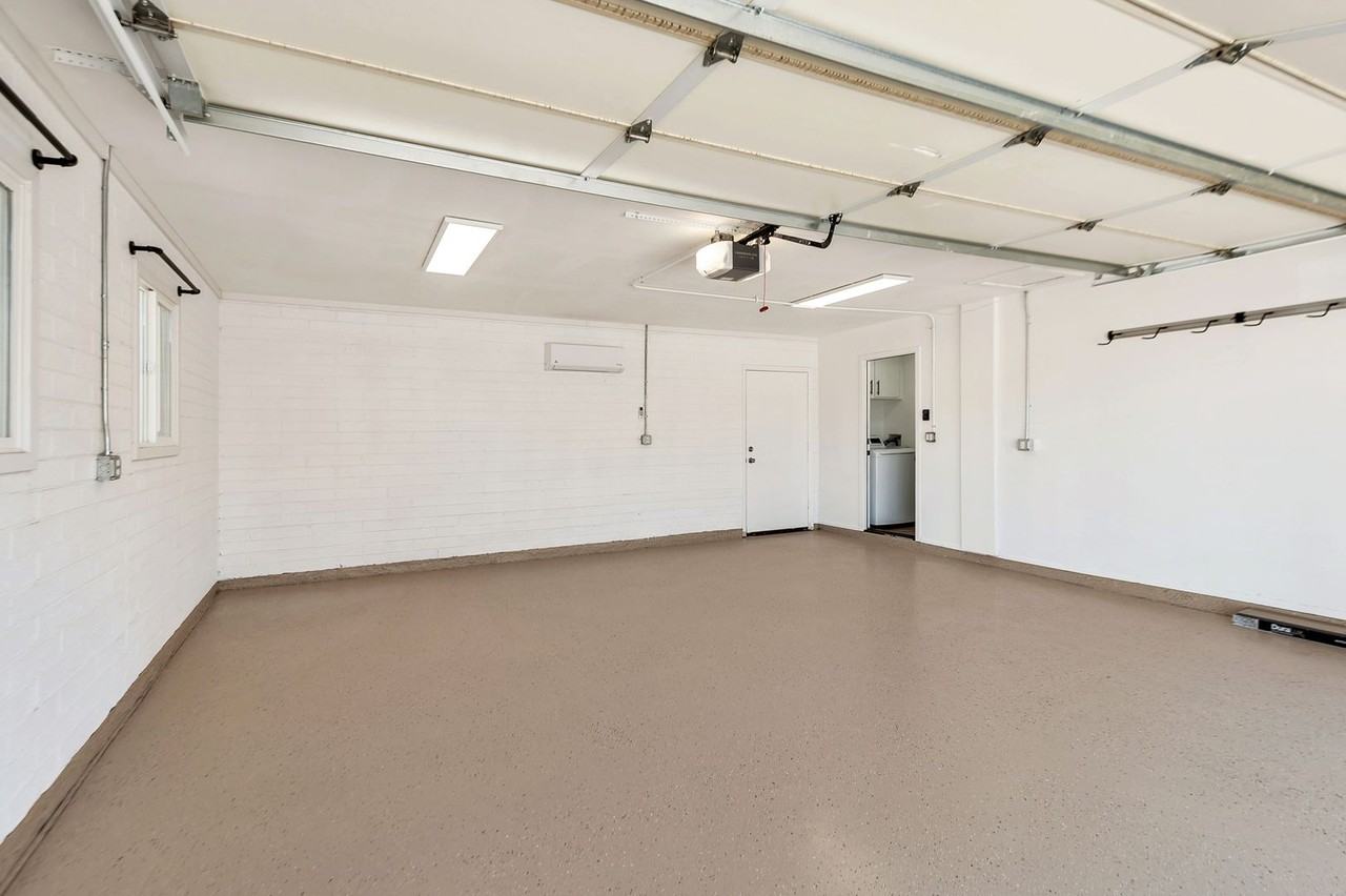 8531 E Rovey Ave - Photo 7 of 30