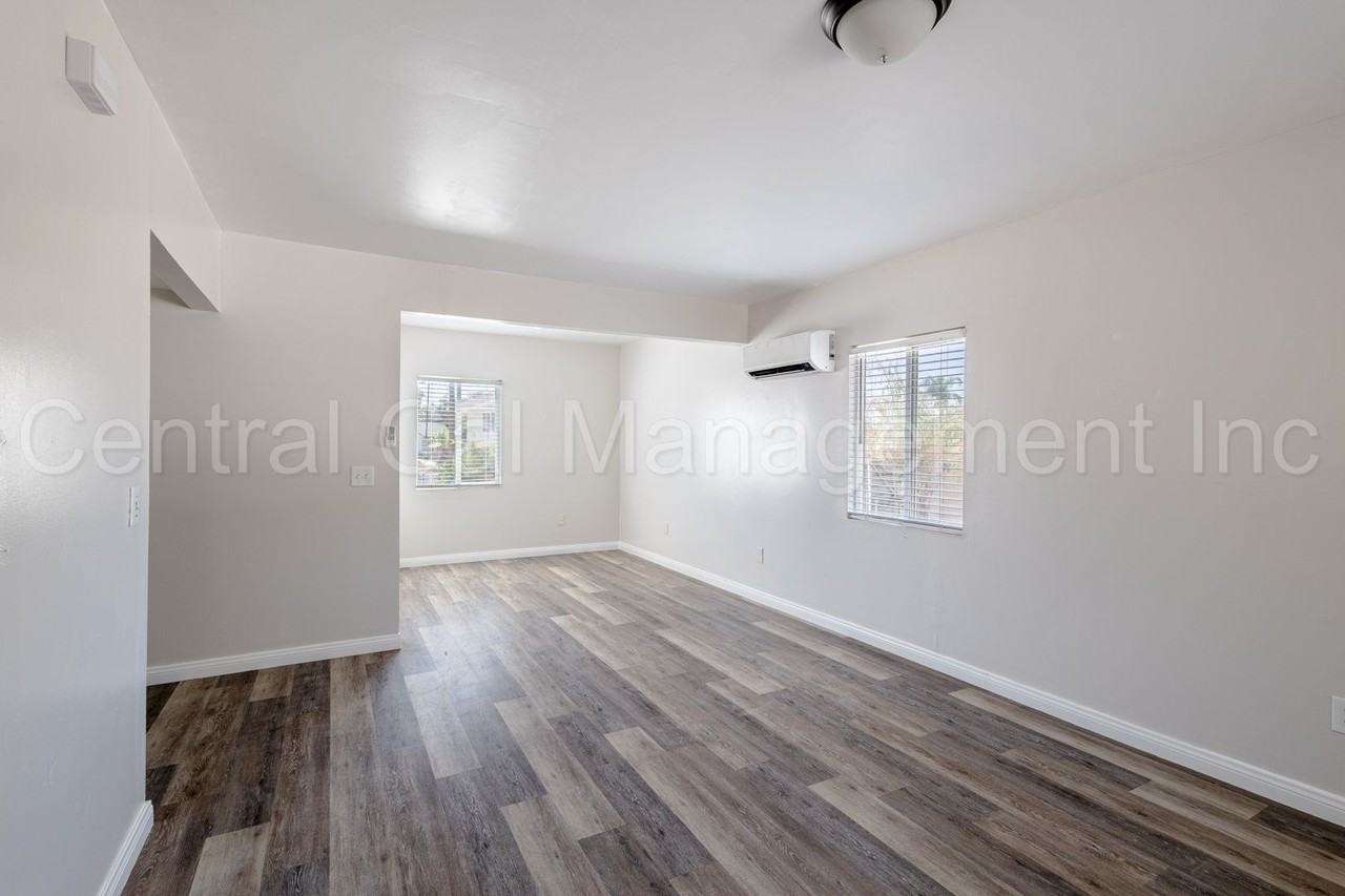 1013 Grace St - Photo 2 of 9