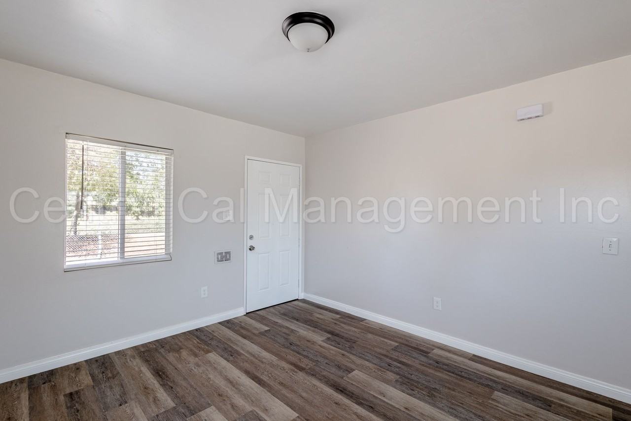 1013 Grace St - Photo 3 of 9