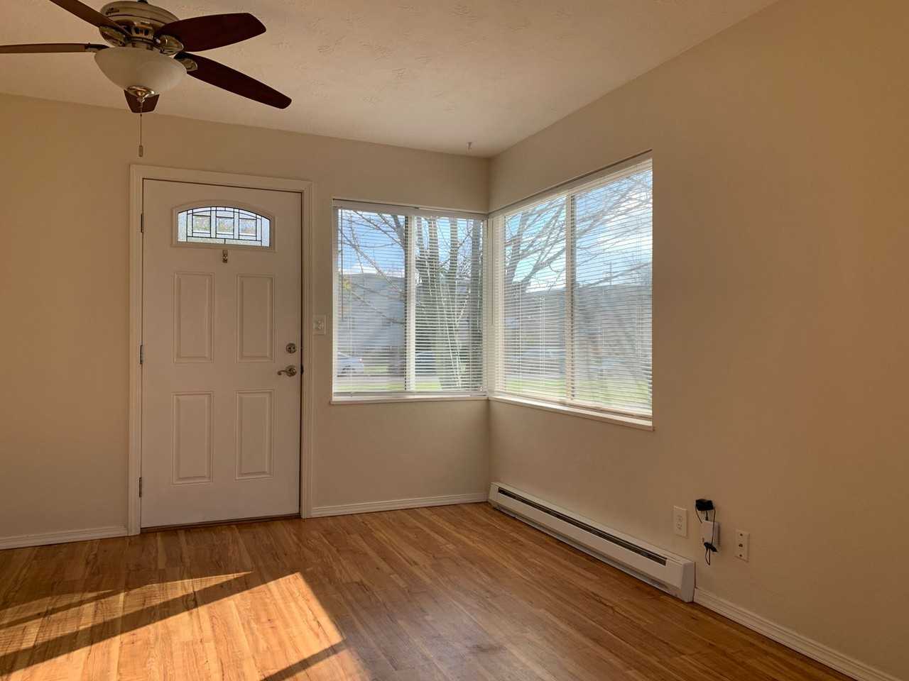 1123-1125 10th Ave - Photo 2 of 13