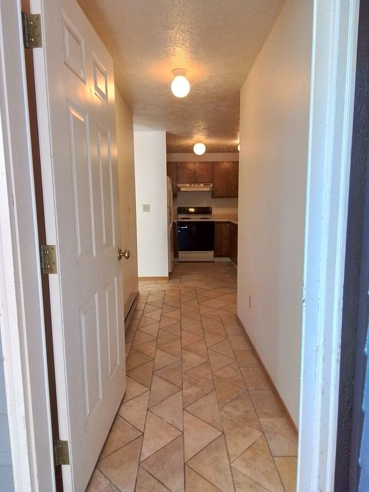 719 S Church Ave #13 - Photo 5 of 14