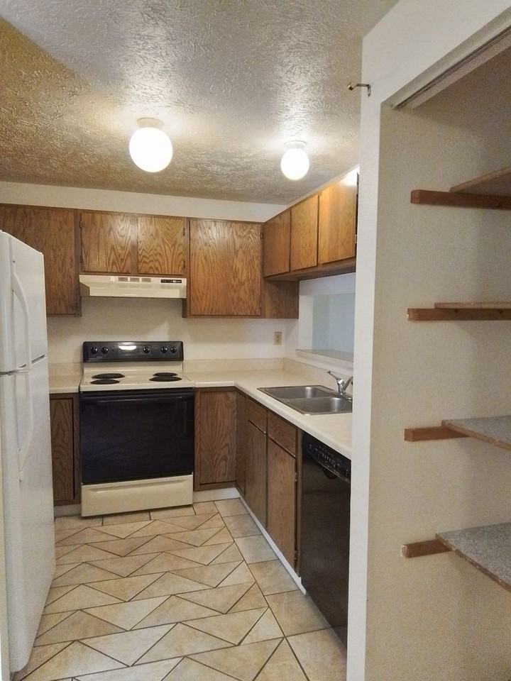 719 S Church Ave #13 - Photo 6 of 14