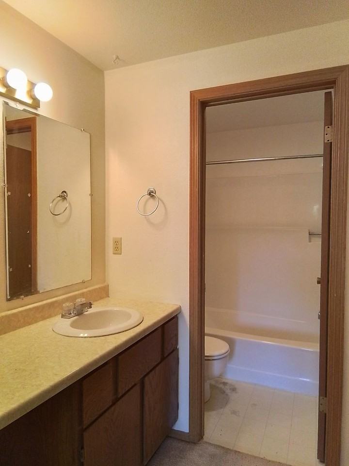 719 S Church Ave #13 - Photo 6 of 13