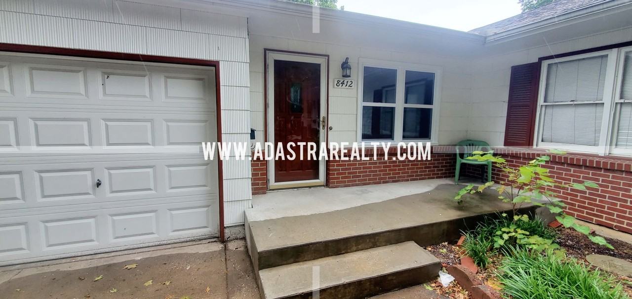 8412 Grandview Ln - Photo 3 of 24