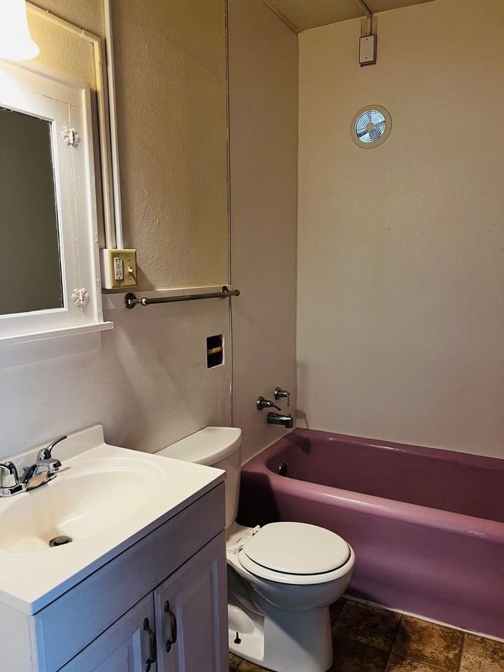 511 N Adams St #3 - Photo 7 of 8