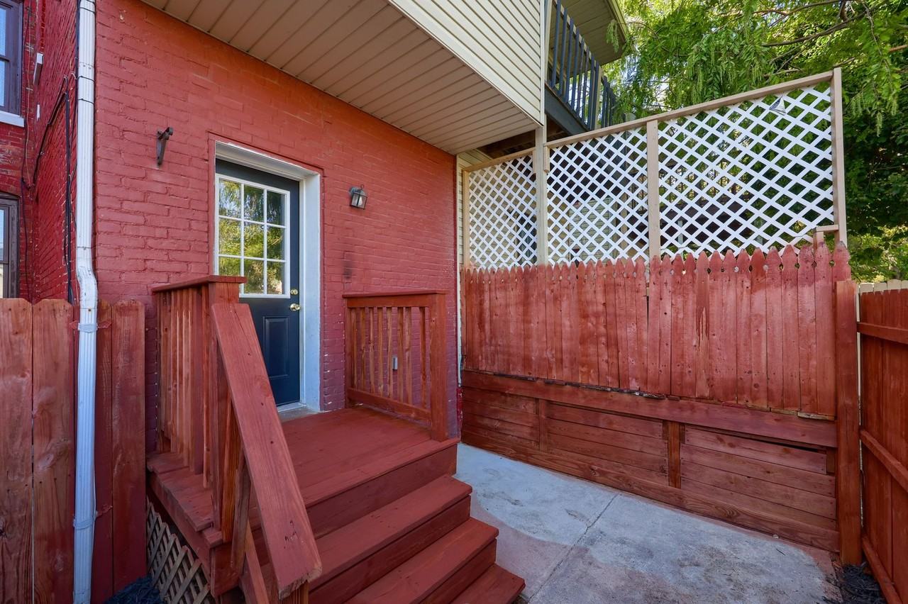 327 East Locust Street - Photo 3 of 15