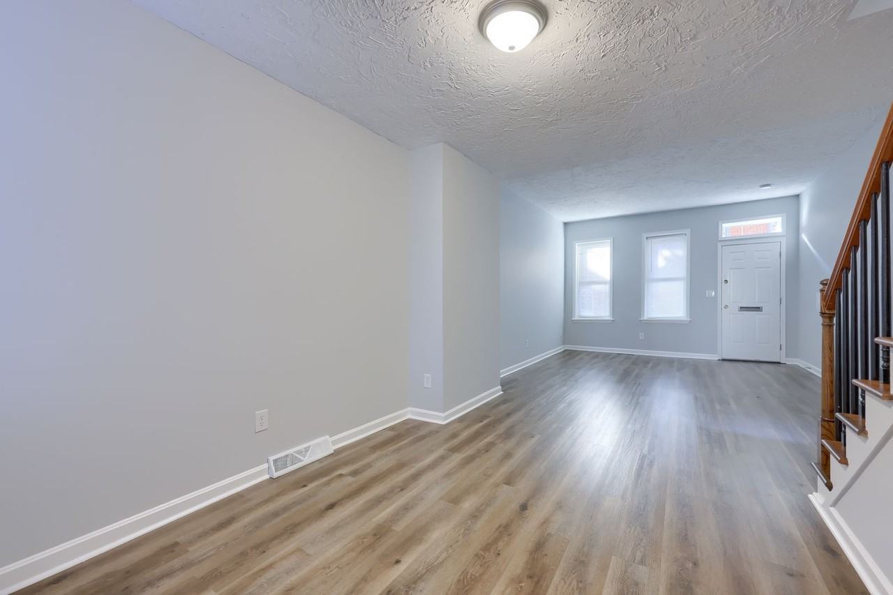 327 East Locust Street - Photo 5 of 15