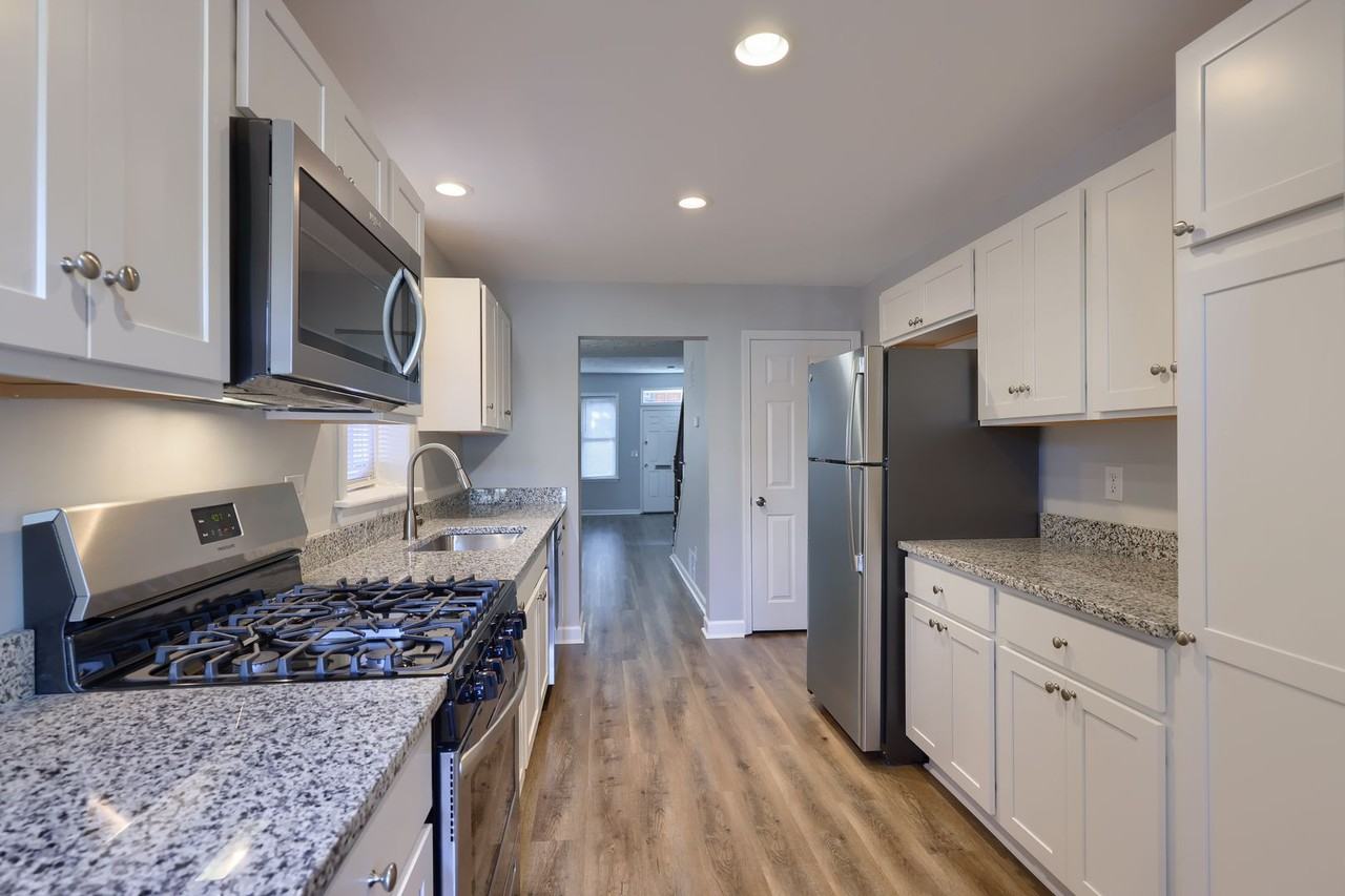 327 East Locust Street - Photo 7 of 15