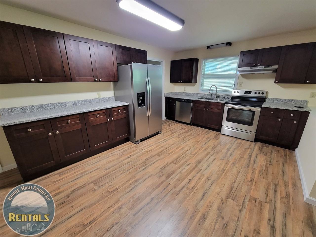 733 Forest Hill Dr - Photo 3 of 19