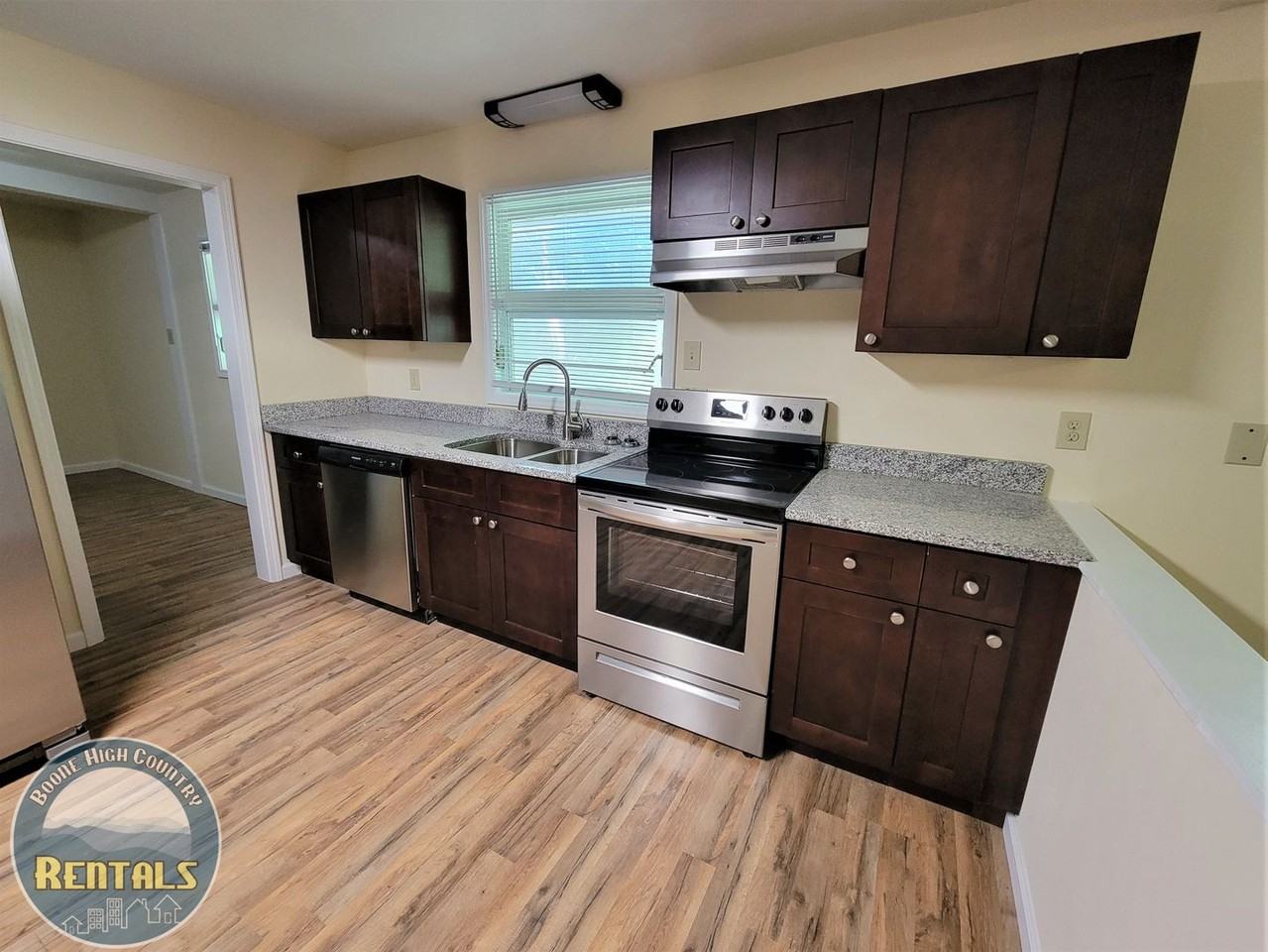 733 Forest Hill Dr - Photo 4 of 19