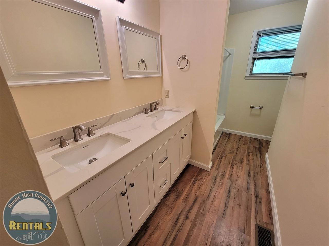 733 Forest Hill Dr - Photo 7 of 19