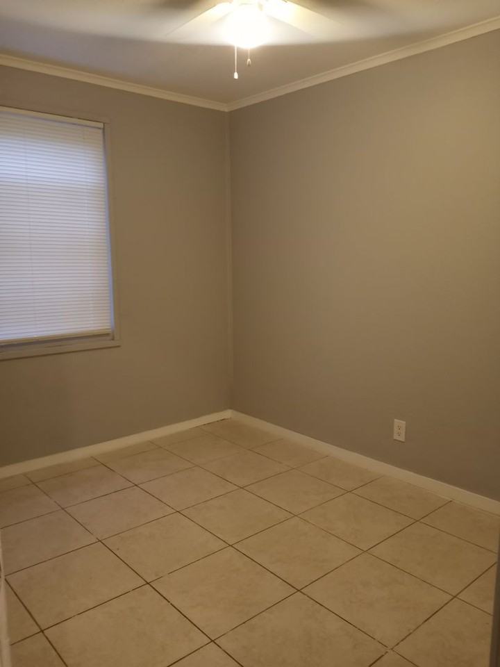 522 W 3rd St - Photo 7 of 12