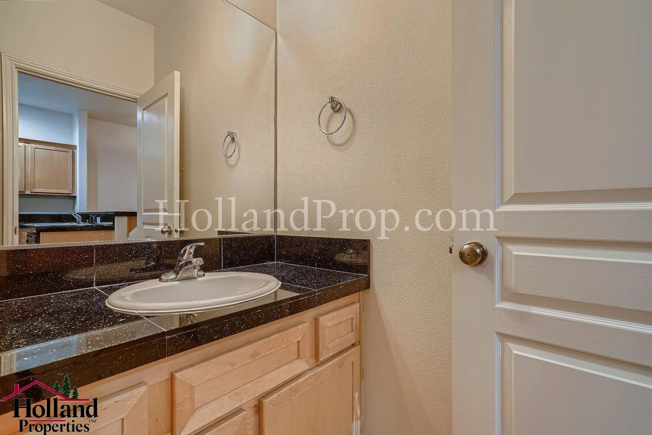 17156 Southwest Whitley Way - Photo 4 of 11