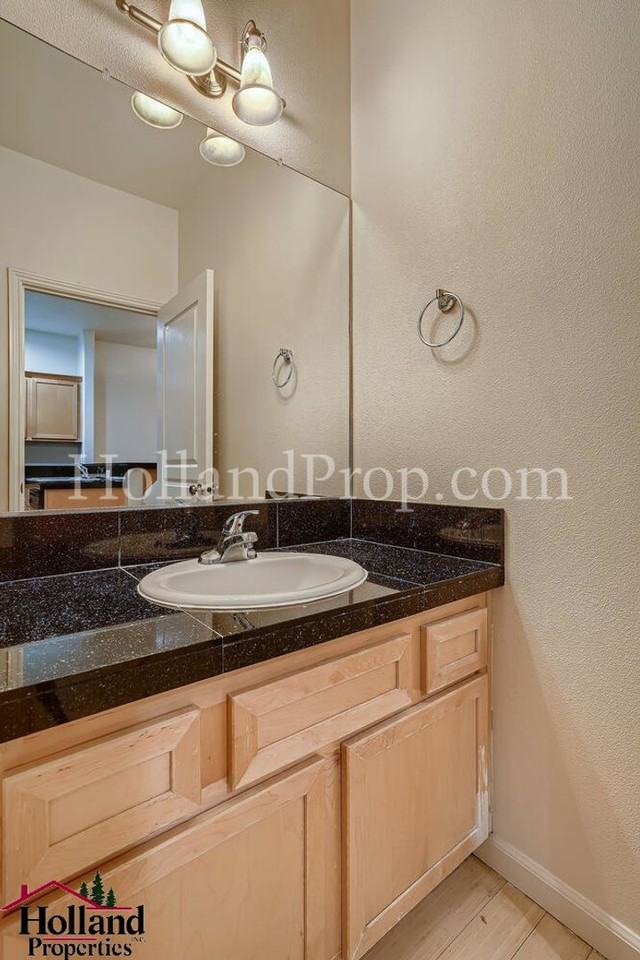 17156 Southwest Whitley Way - Photo 5 of 11