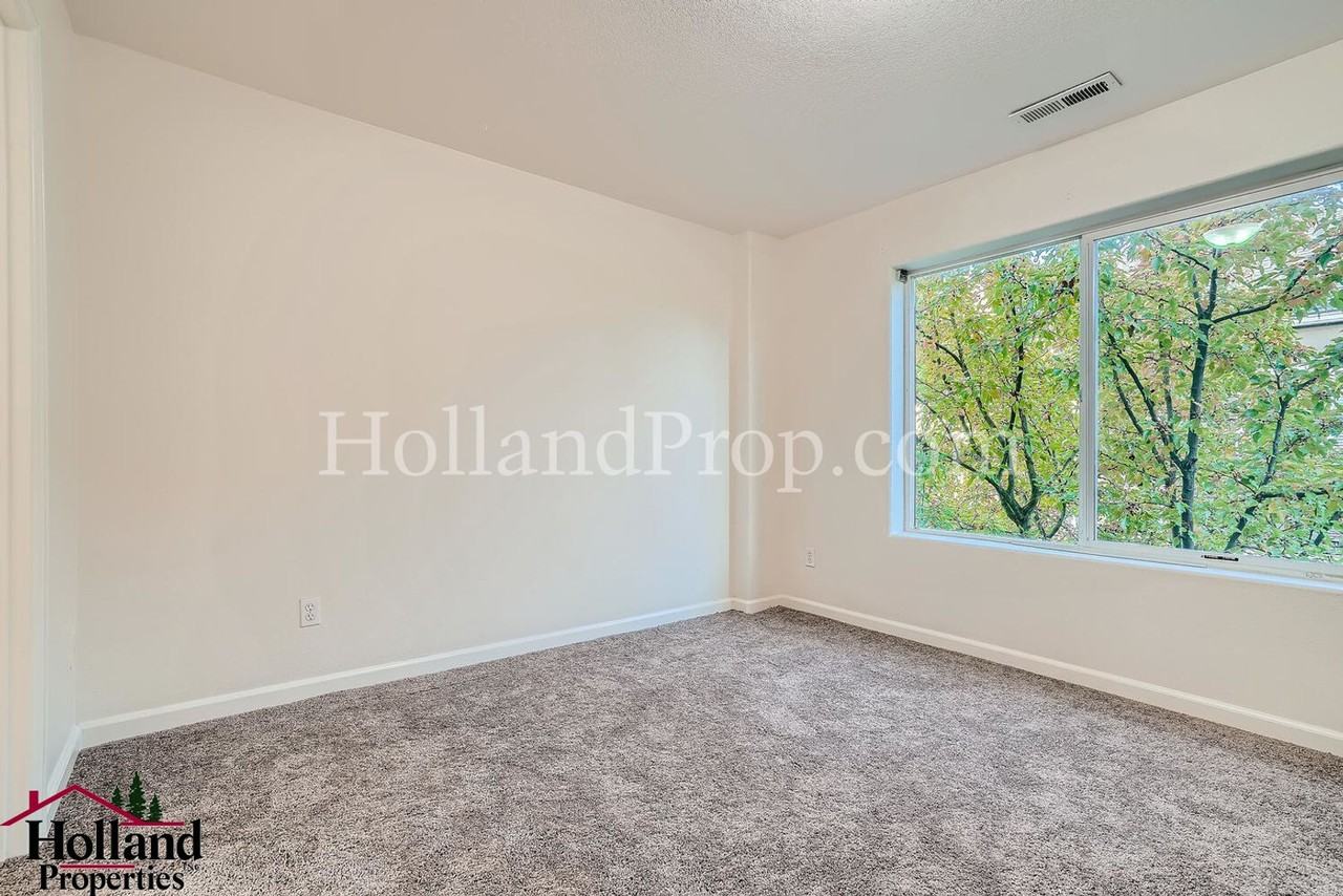 17156 Southwest Whitley Way - Photo 6 of 11