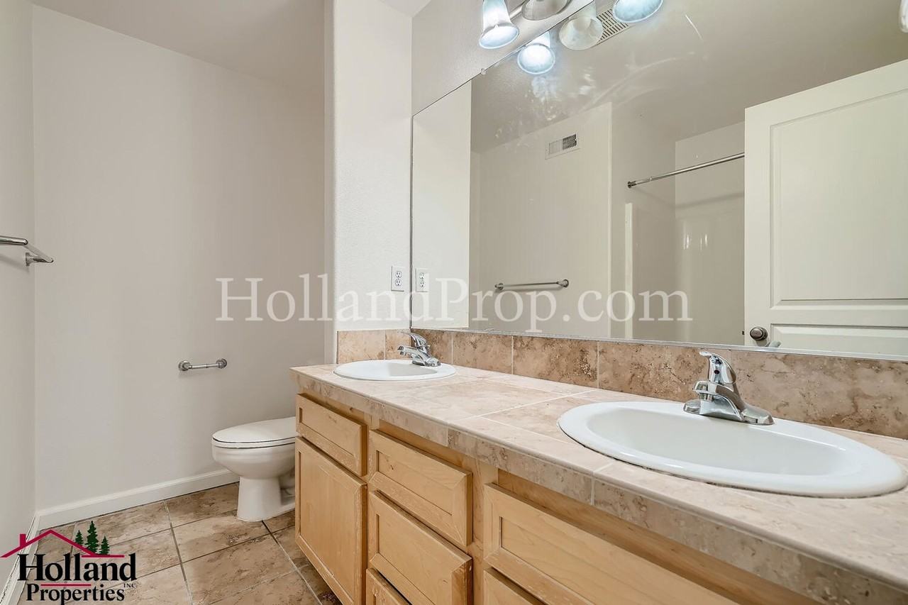 17156 Southwest Whitley Way - Photo 7 of 11