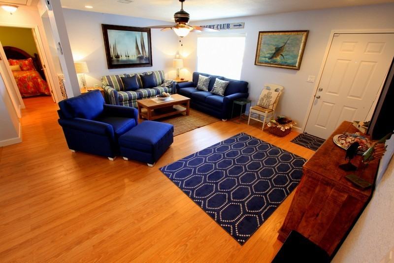 4026 Venus St - Photo 3 of 20