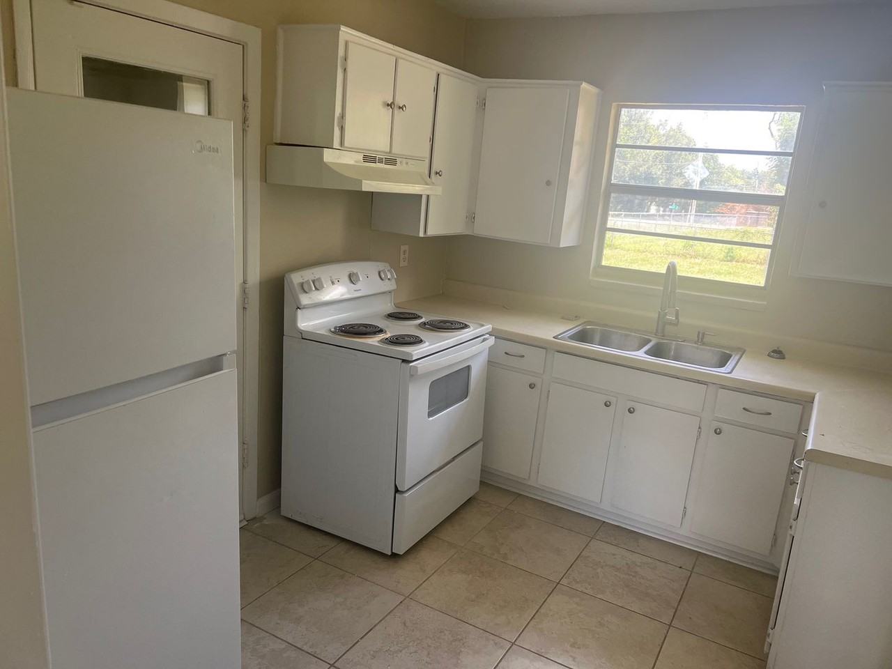 701 Barksdale St - Photo 7 of 16