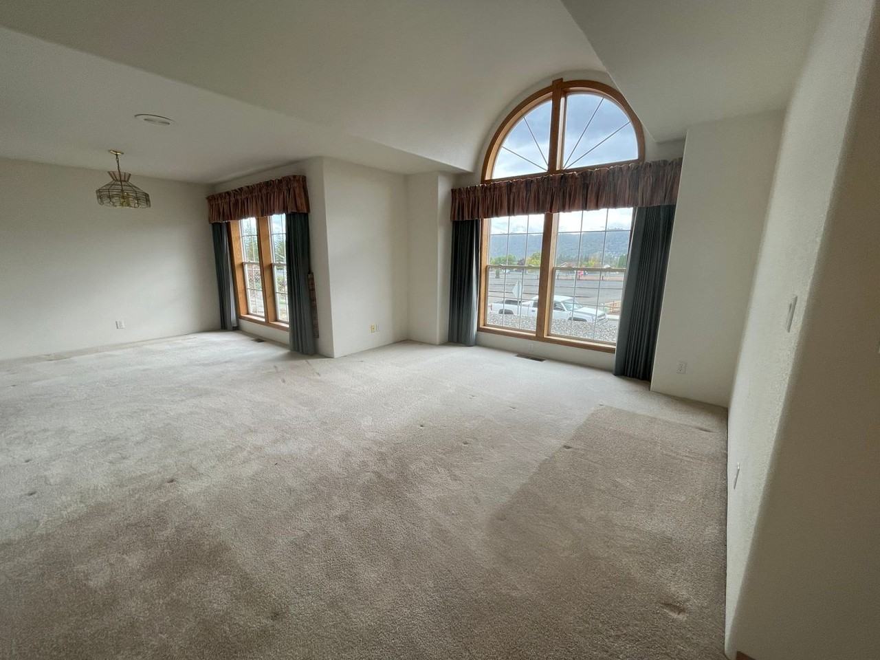 2200 Nw Witherspoon Ave - Photo 5 of 33