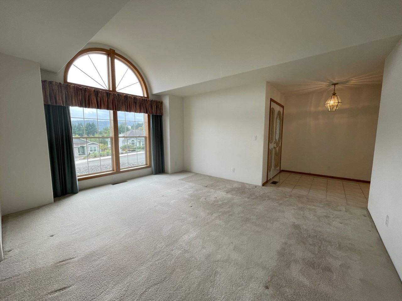 2200 Nw Witherspoon Ave - Photo 6 of 33