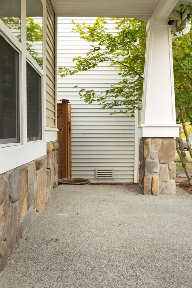 1185 Hudson St - Photo 3 of 34