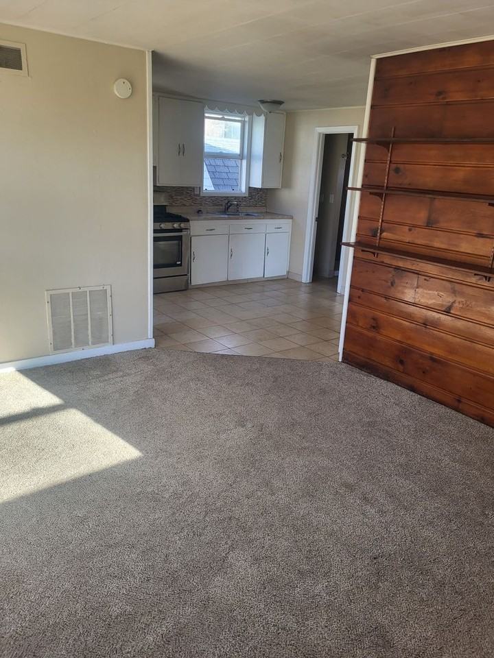 303 2nd Ave Se - Photo 2 of 17