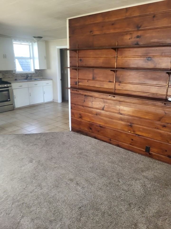 303 2nd Ave Se - Photo 3 of 17