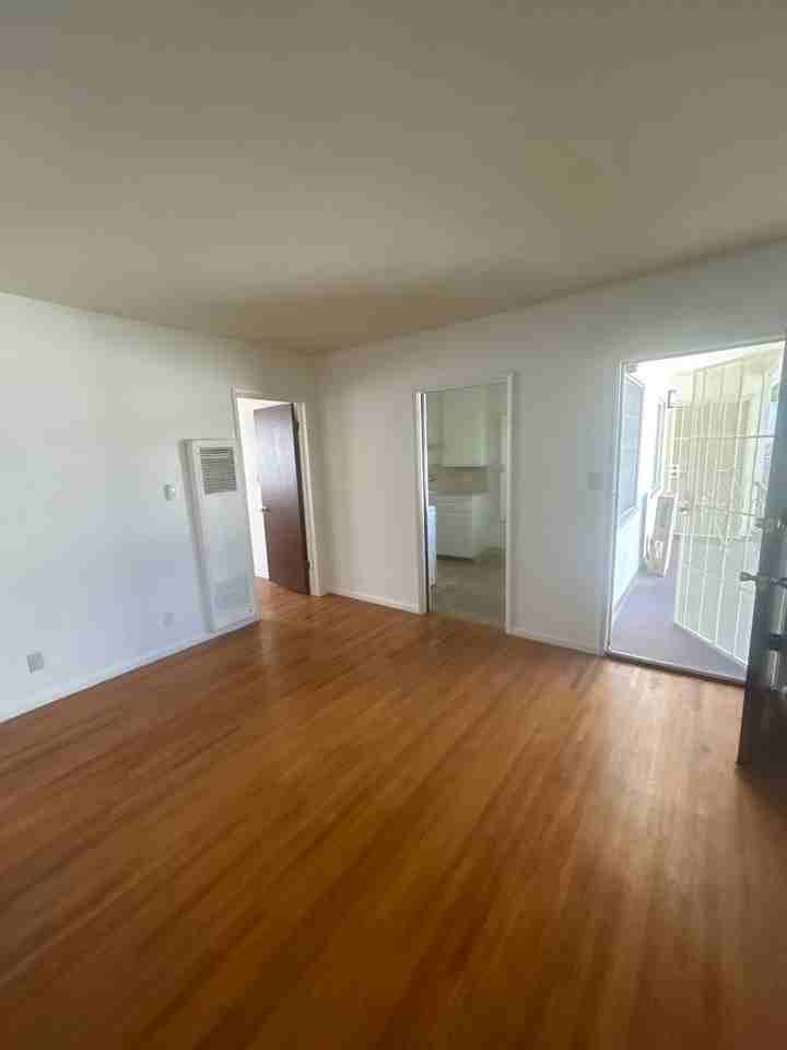 Image showcasing 1850 Industrial St #504 - Los Angeles, CA | Rent.