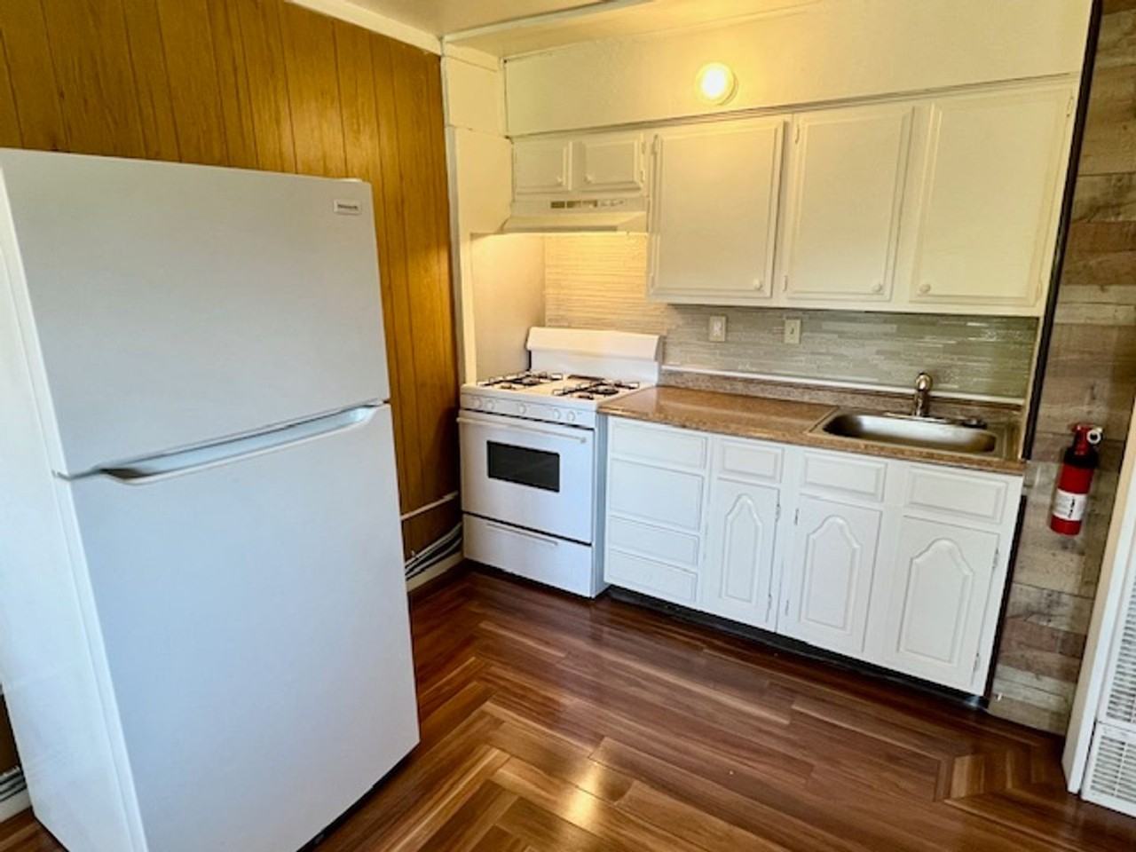 2301 Roosevelt Dr #4 - Photo 4 of 14