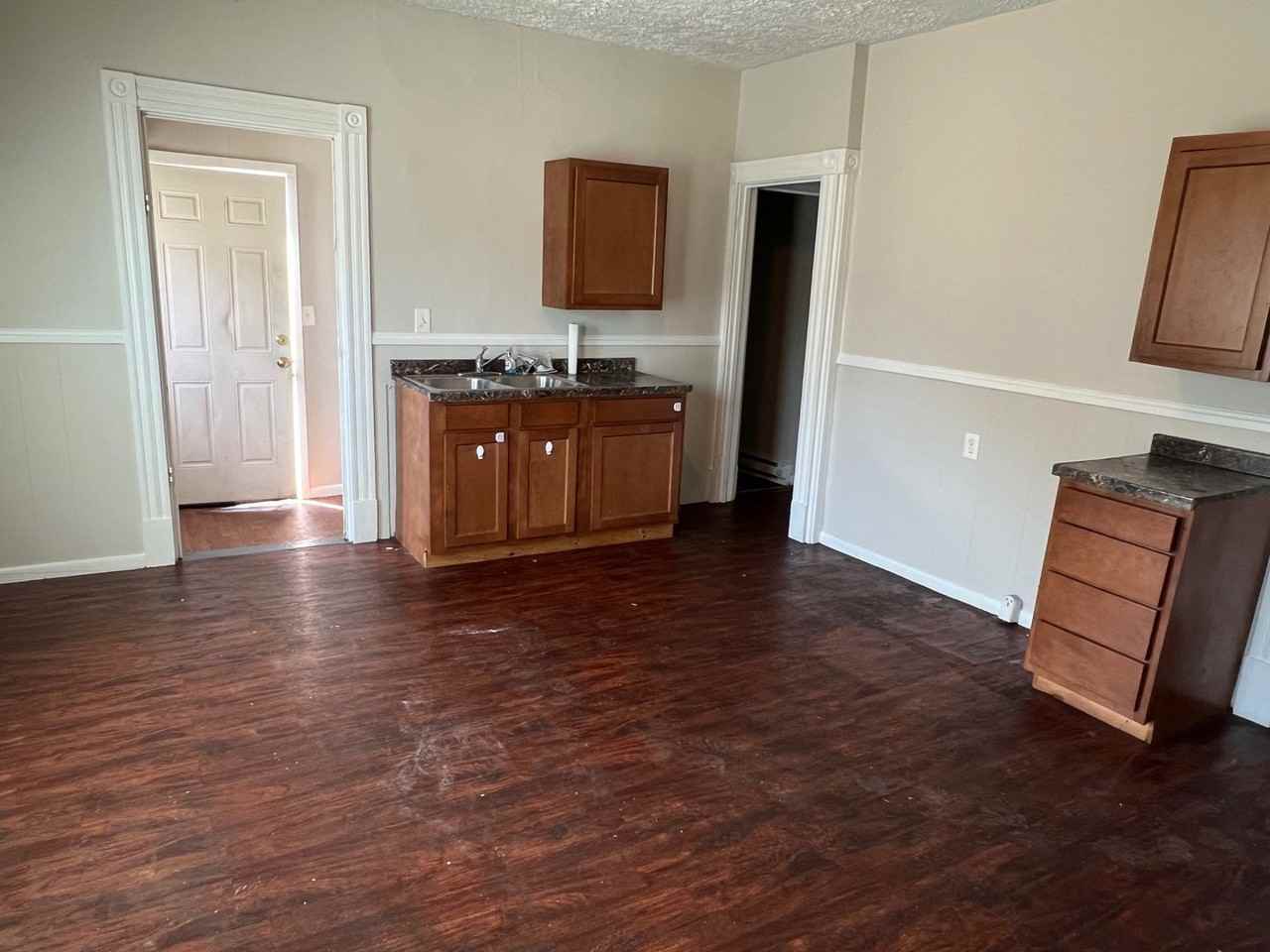 404 Steel St - Photo 2 of 6