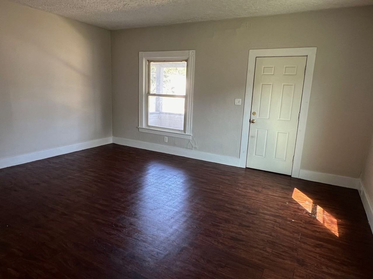 404 Steel St - Photo 3 of 6