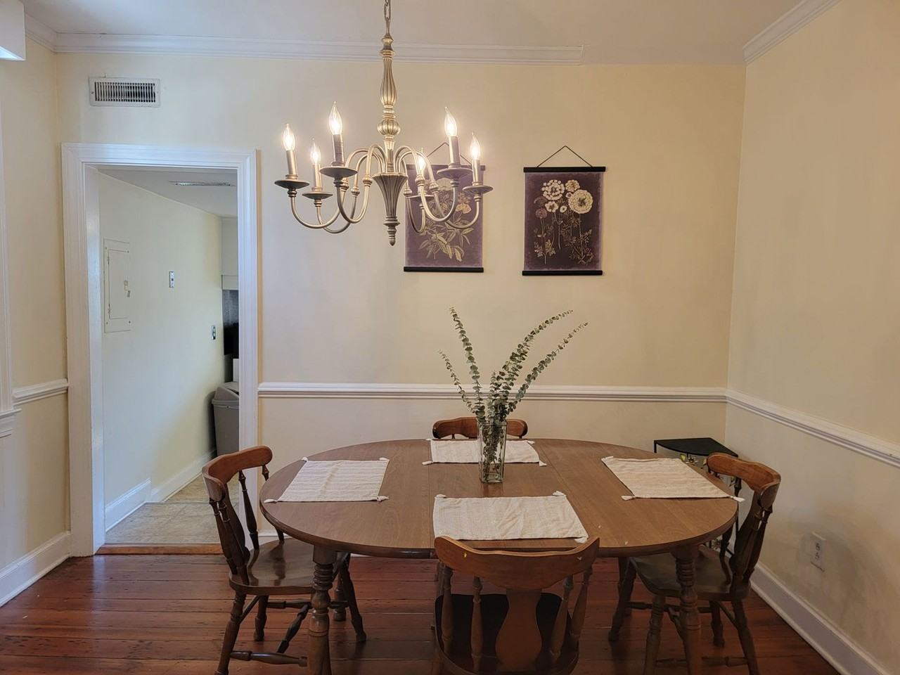 137 Wentworth St - Photo 4 of 11