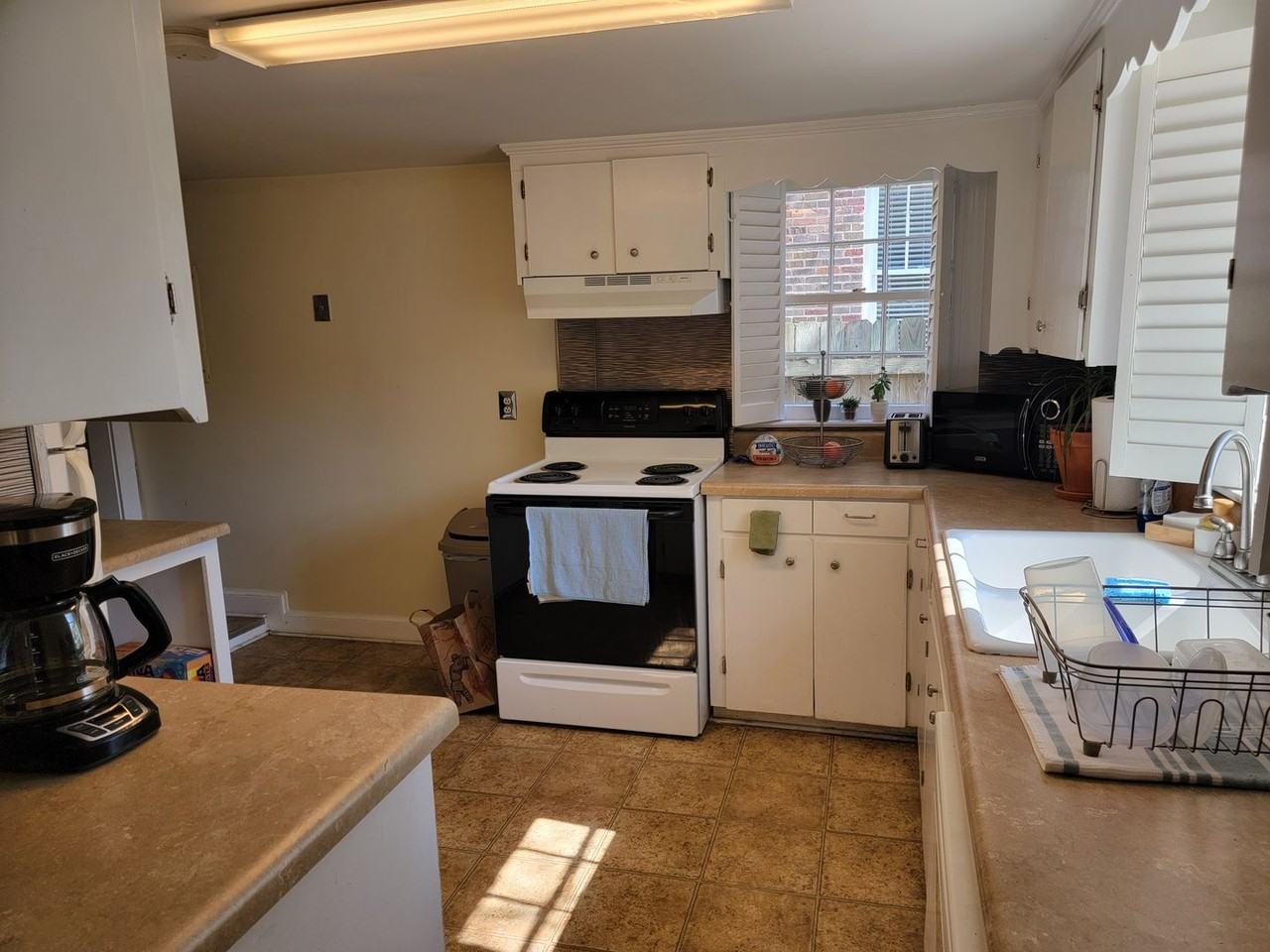 137 Wentworth St - Photo 5 of 11