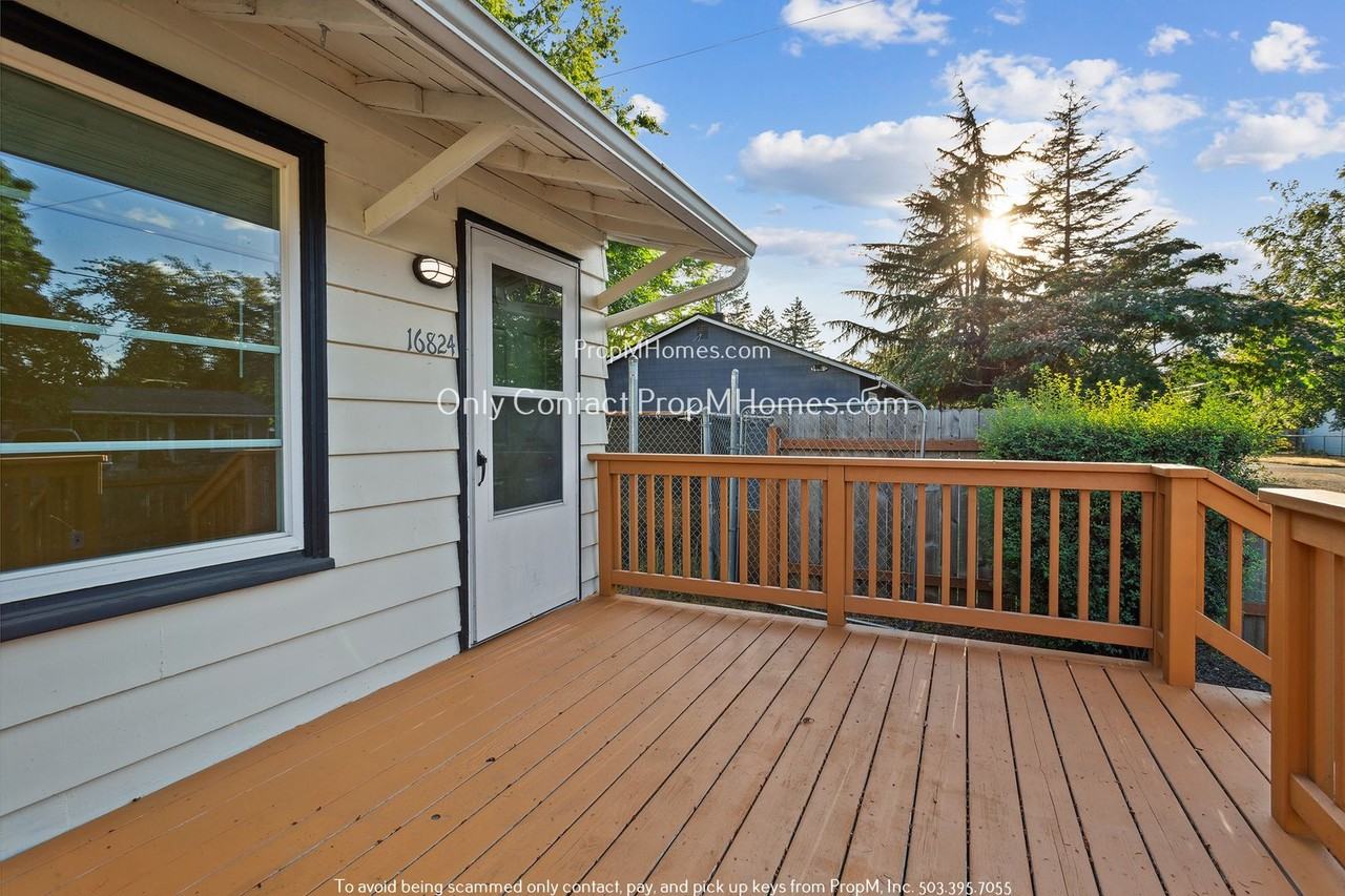 16824 Se Clinton St - Photo 3 of 20