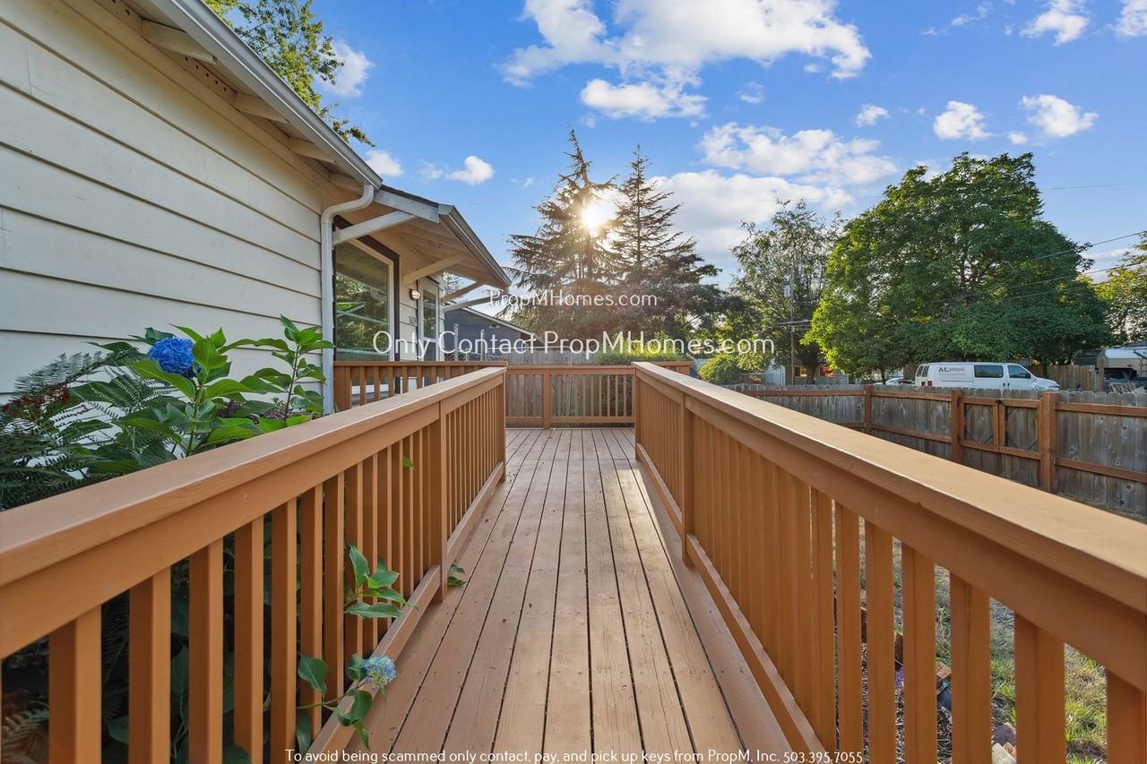 16824 Se Clinton St - Photo 2 of 20