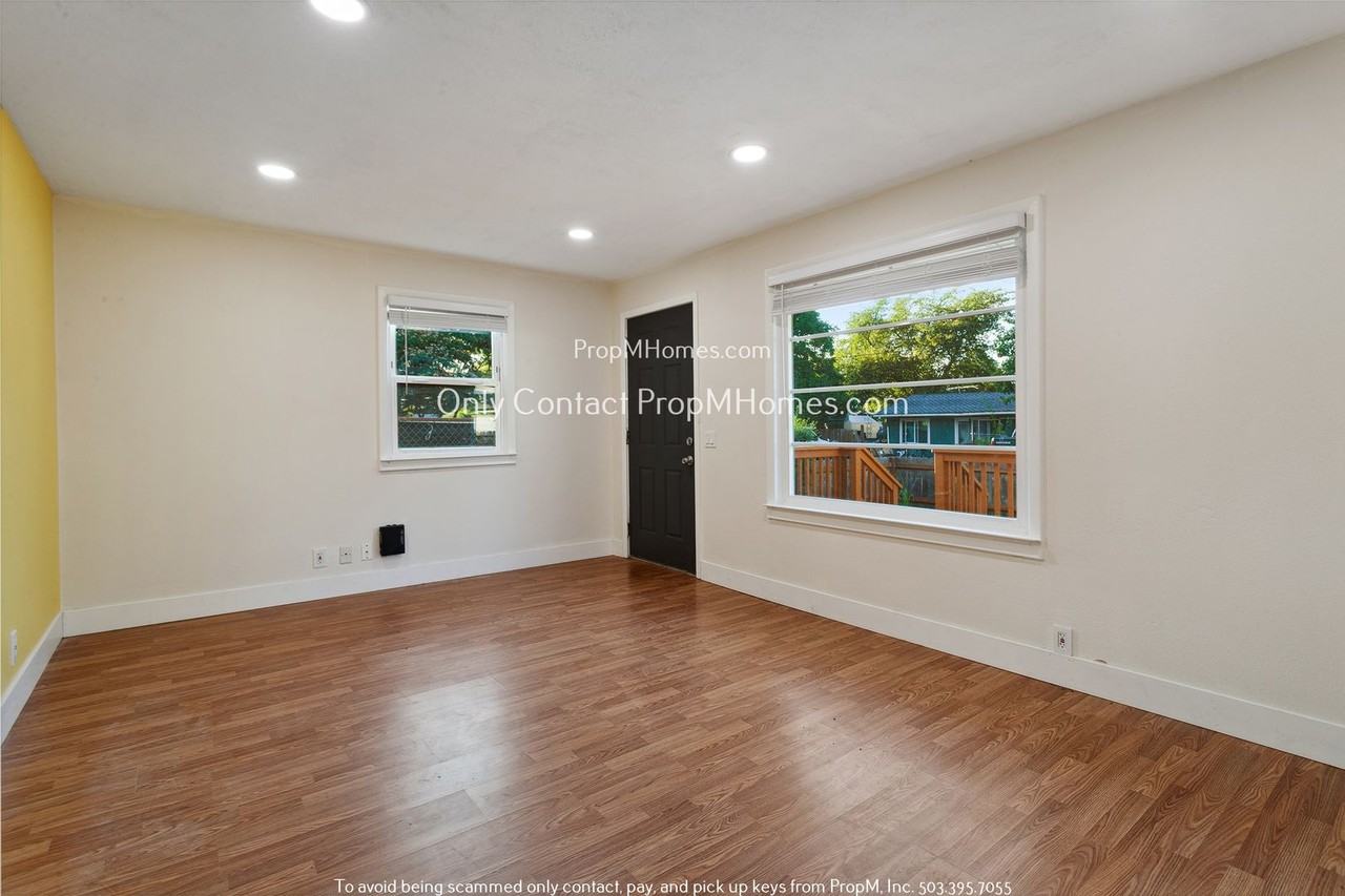 16824 Se Clinton St - Photo 4 of 20