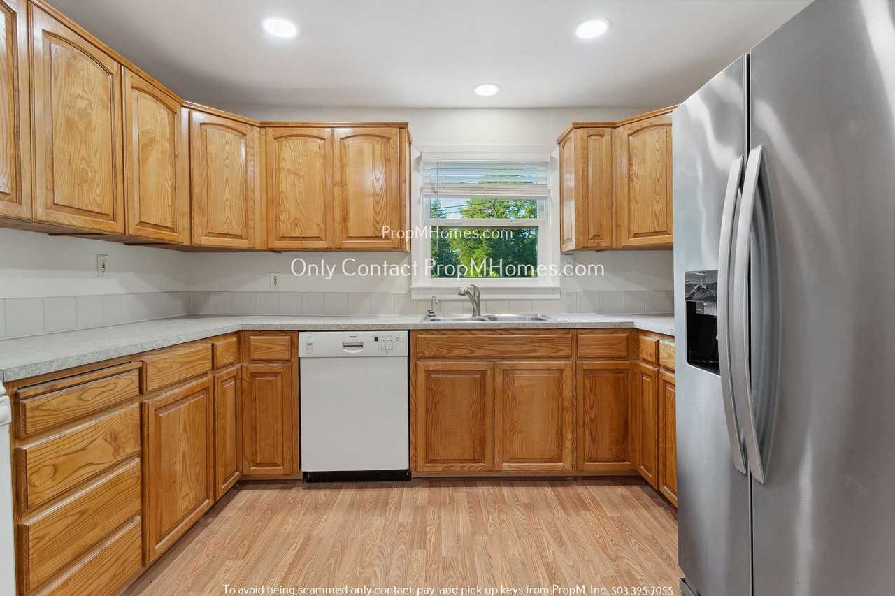 16824 Se Clinton St - Photo 7 of 20