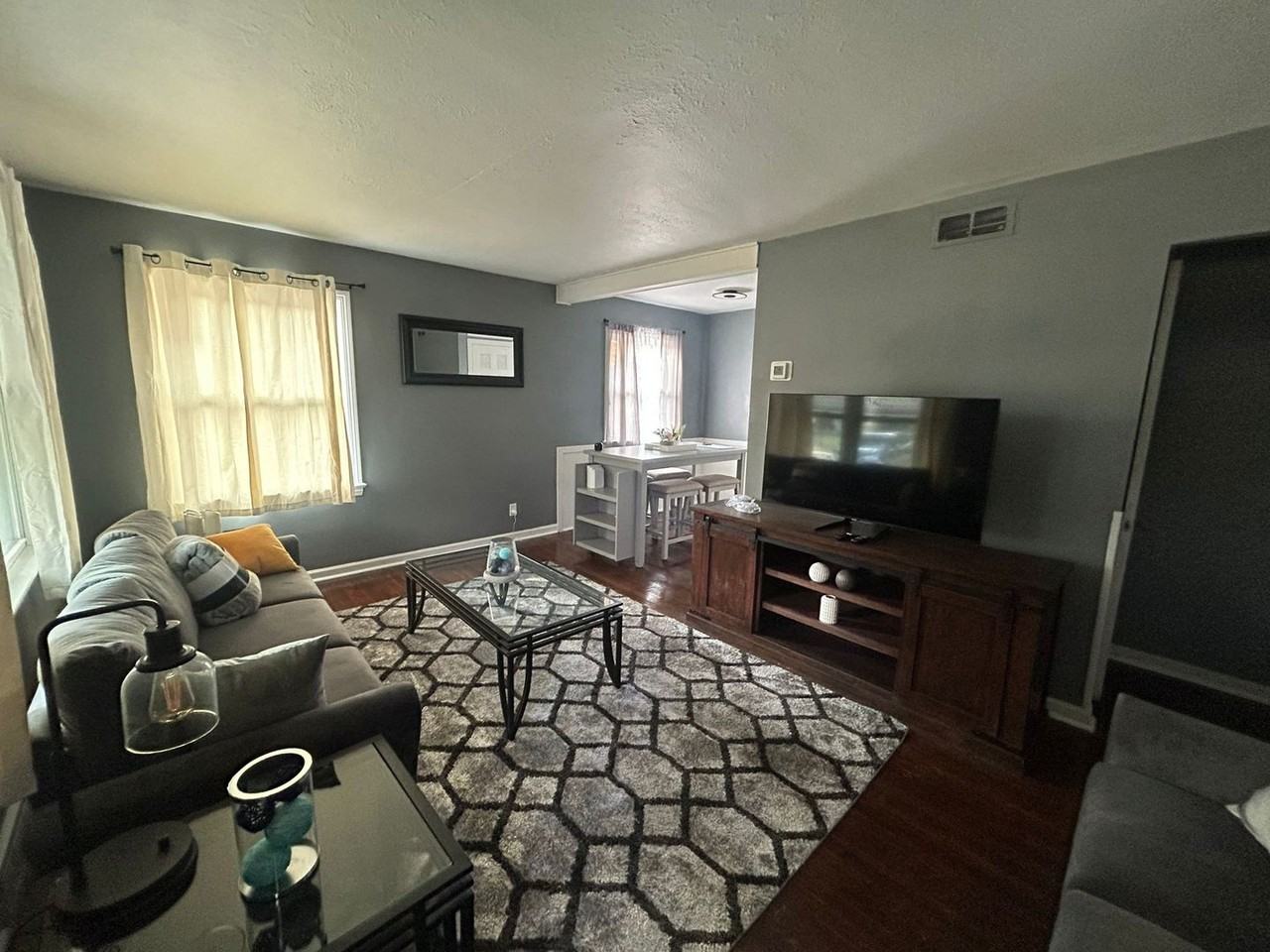 2513 Greenvale Rd - Photo 2 of 10